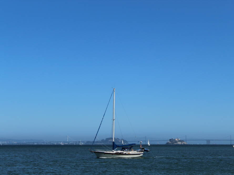 HERO image of a single boat moving steadily across open ocean, symbolising how SMEs navigate competitive waters by applying McKinsey’s Seven Tests for B2B Growth — market tracking, growth bets, new customers, margin discipline, and sales effectiveness.